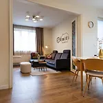 Limidi Homes - Spacious 2-bedroom Centre Apartment