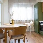 Limidi Homes - Spacious 2-bedroom Centre * 大特尔诺沃