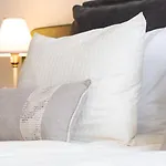 Limidi Homes - Spacious 2-bedroom Centre Apartment *