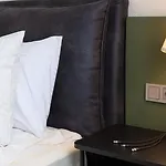 Limidi Homes - Spacious 2-bedroom Centre Apartment