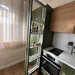 Limidi Homes - Spacious 2-bedroom Centre * 大特尔诺沃