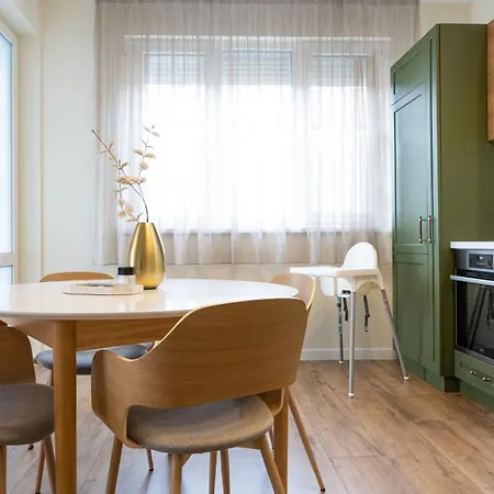 Limidi Homes - Spacious 2-bedroom Centre * Veliko Tărnovo