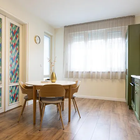 Limidi Homes --- Spacious Two-bedroom In Centre --- Ideal Location For Exploring Апартамент Велико Търново