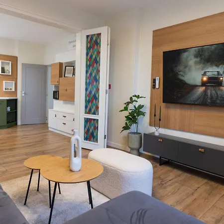 Limidi Homes - Spacious 2-bedroom Centre Veliko Tărnovo