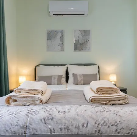 Limidi Homes - Spacious 2-bedroom Centre Lägenhet *