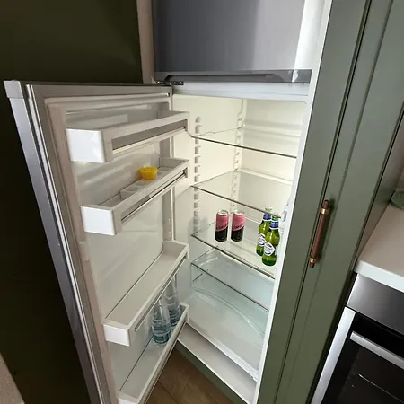 Limidi Homes --- Spacious Two-bedroom In Centre --- Ideal Location For Exploring