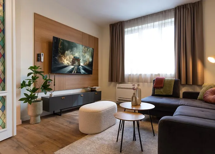 Limidi Homes - Spacious 2-bedroom Centre