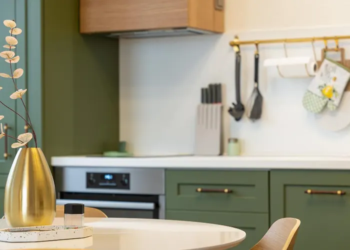 Limidi Homes - Spacious 2-bedroom Centre *