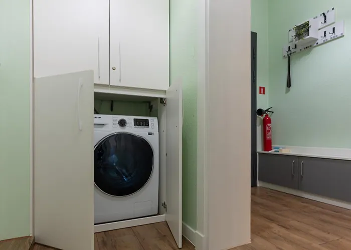 Limidi Homes - Spacious 2-bedroom Centre Apartment